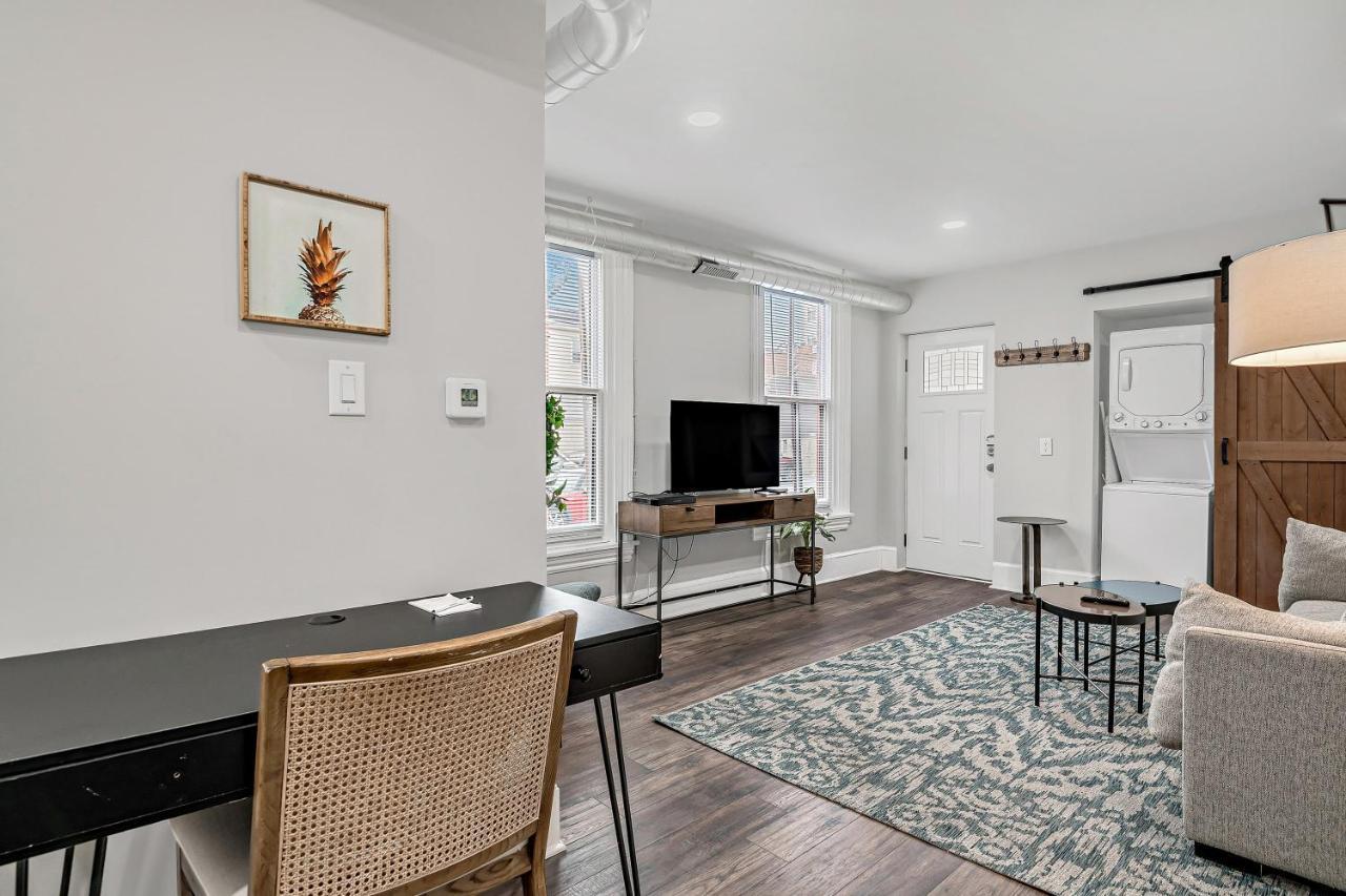 Fashionable 2Br In Downtown Location W Work Area Apartment Harrisburg Exterior photo